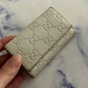 Gucci White Guccissima leather 6 key holder (missing 2)